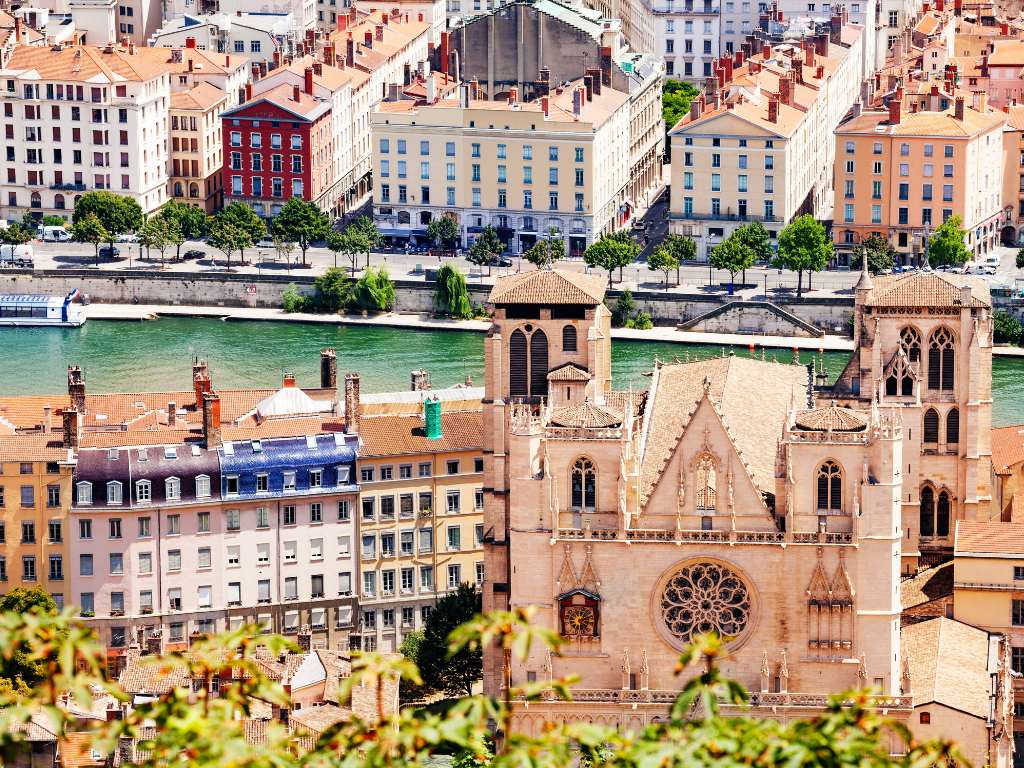 EL VIEJO LYON Y LA CATEDRAL DE SAN JUAN